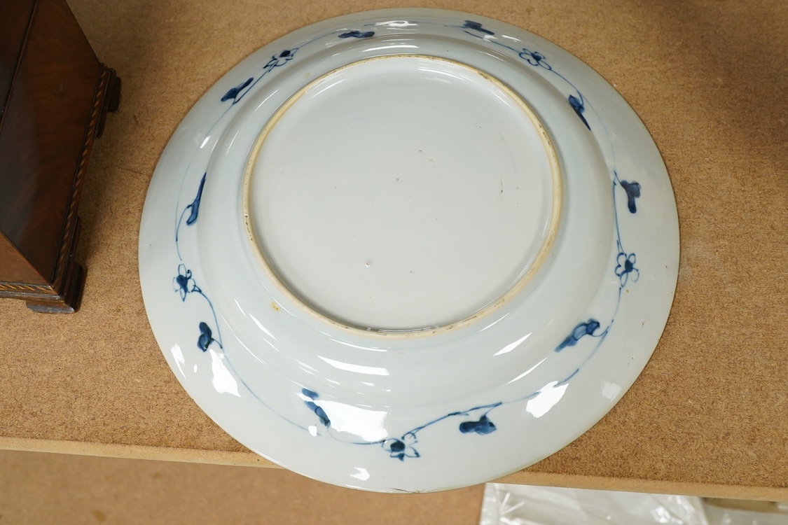 A Chinese kraak style blue and white dish, Kangxi period, 28cm diameter